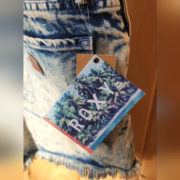 NWT Distressed Roxy Overall Shorts - Picture 6 of 9